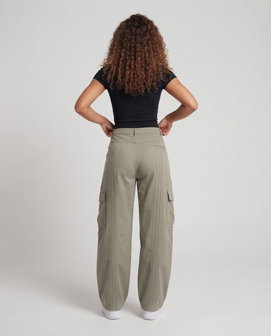 Damen High‑Waist weite Cargo‑Palazzohose mit markanten Nahtpanelen und Klappentaschen Nord Taschen