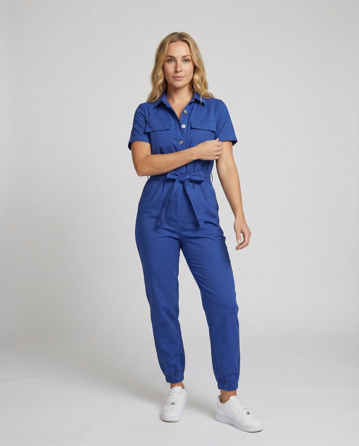 Damen lässiger Jumpsuit mit tailliertem Schnitt und durchgehender Knopfleiste