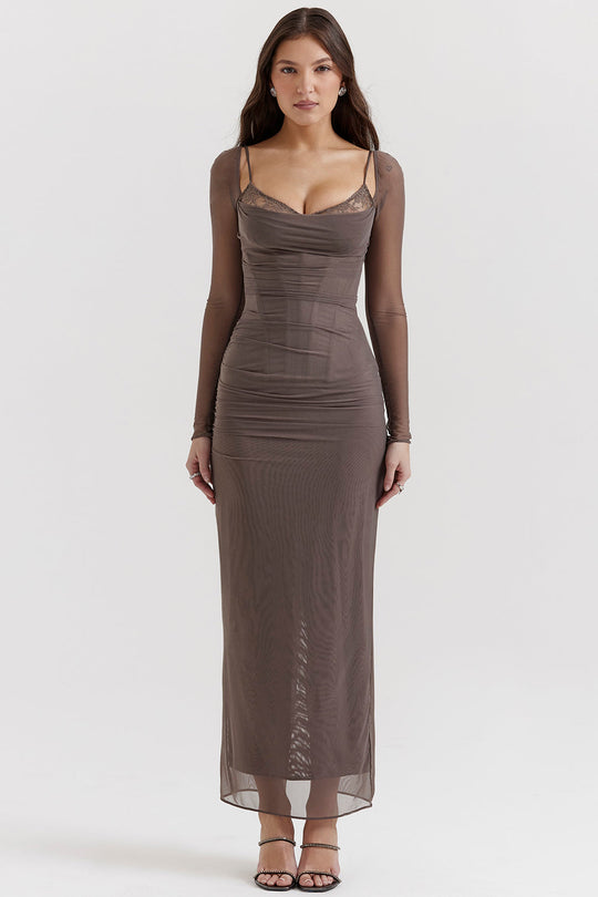 Elegantes Maxikleid mit tiefem Ausschnitt und langen Ärmeln