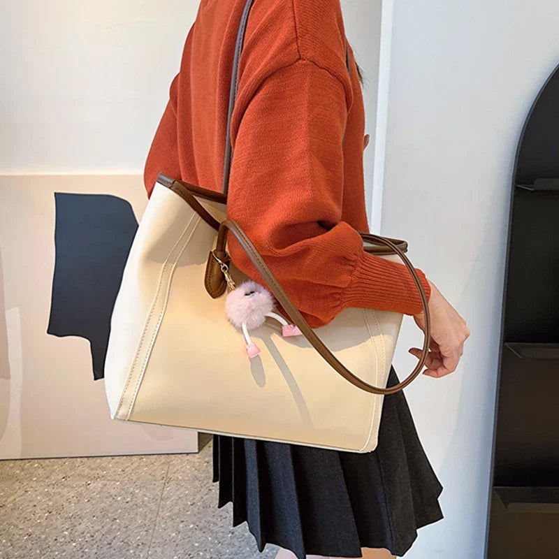 Nord Taschen | Handtasche für Damen - Praktisches Design mit süßem Anhänger und geräumigem Innenraum