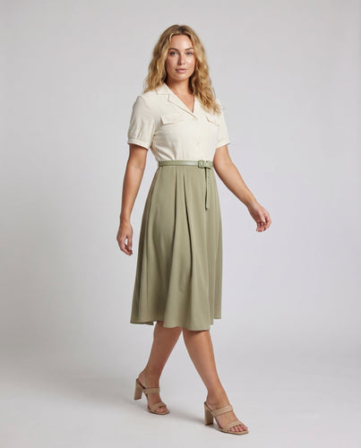 Damen Elegantes Wickelkleid mit taillierter Bluse und schwingendem Rock