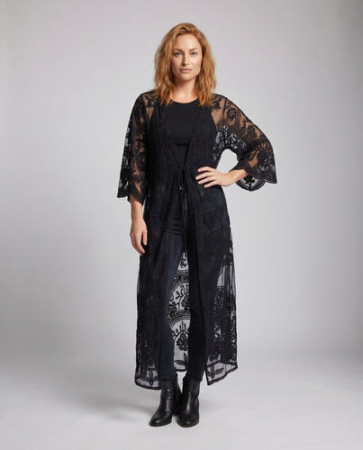 Damen elegant gestalteter Häkel-Kimono mit fransigen Details