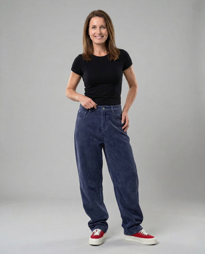 Unisex Weite Cordhose mit Feiner Struktur und Knieabnähern