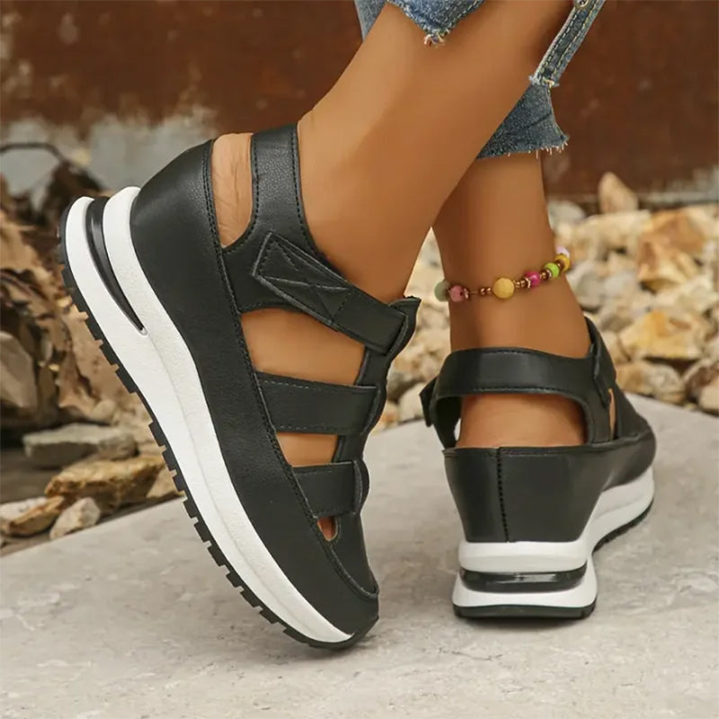 Geschlossene Sneaker-Sandalen