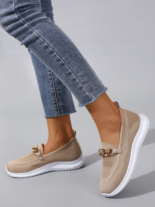 Schicke Sneaker Mit Kettenbesatz