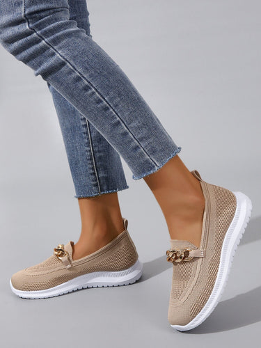 Schicke Sneaker Mit Kettenbesatz