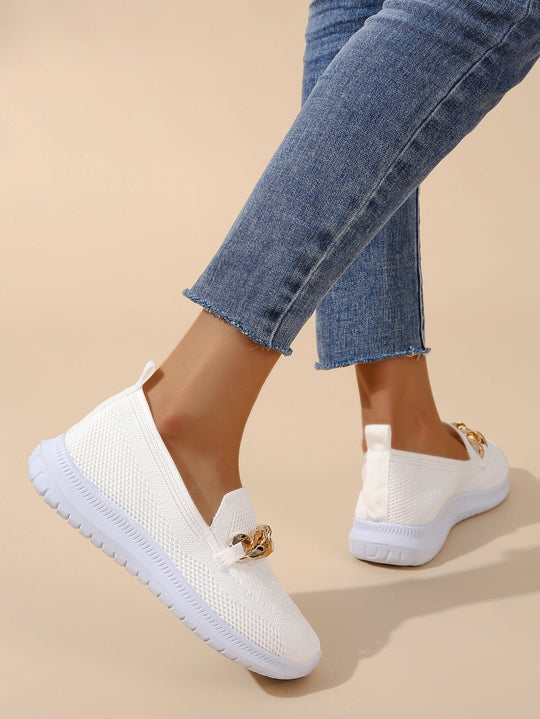 Schicke Sneaker Mit Kettenbesatz