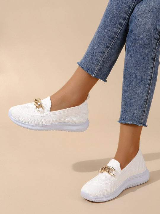 Schicke Sneaker Mit Kettenbesatz