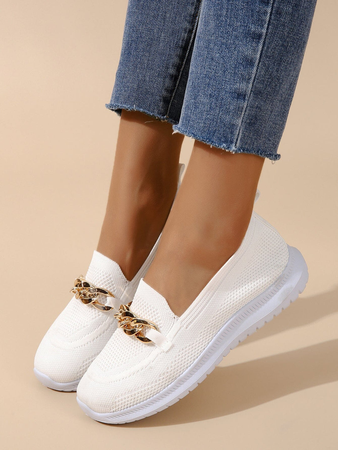 Schicke Sneaker Mit Kettenbesatz