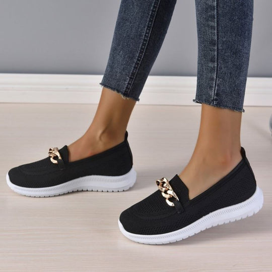 Schicke Sneaker Mit Kettenbesatz