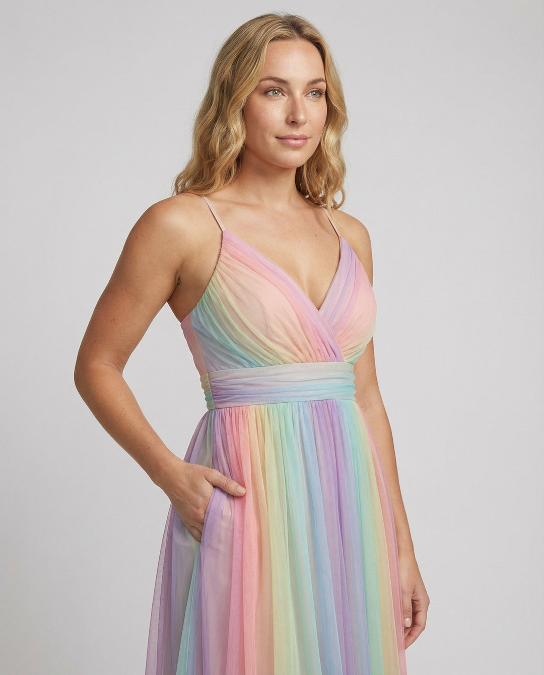 Trendiges Maxikleid mit Spaghettiträgern und buntem Farbverlauf - Arvani