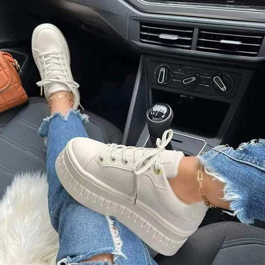 Plateau-Boots mit Schnürung