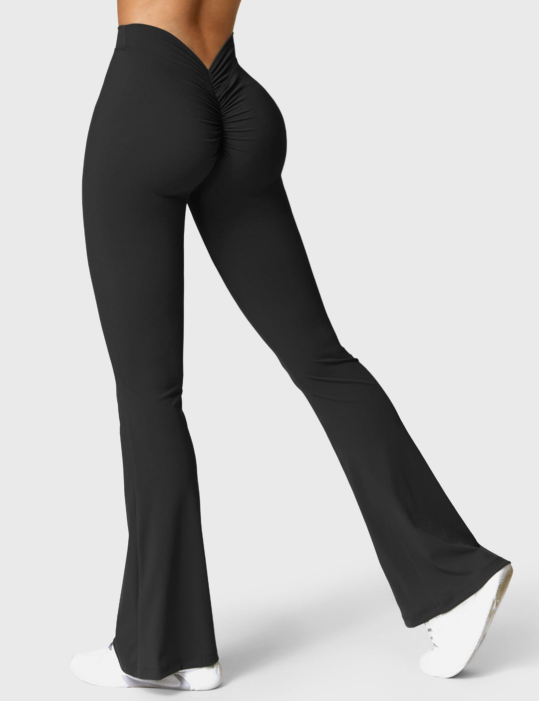 Ausgestellte Leggings mit V-Ausschnitt