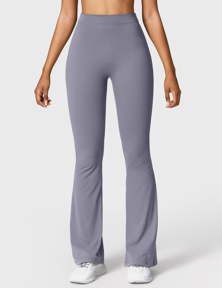 Ausgestellte Leggings mit V-Ausschnitt