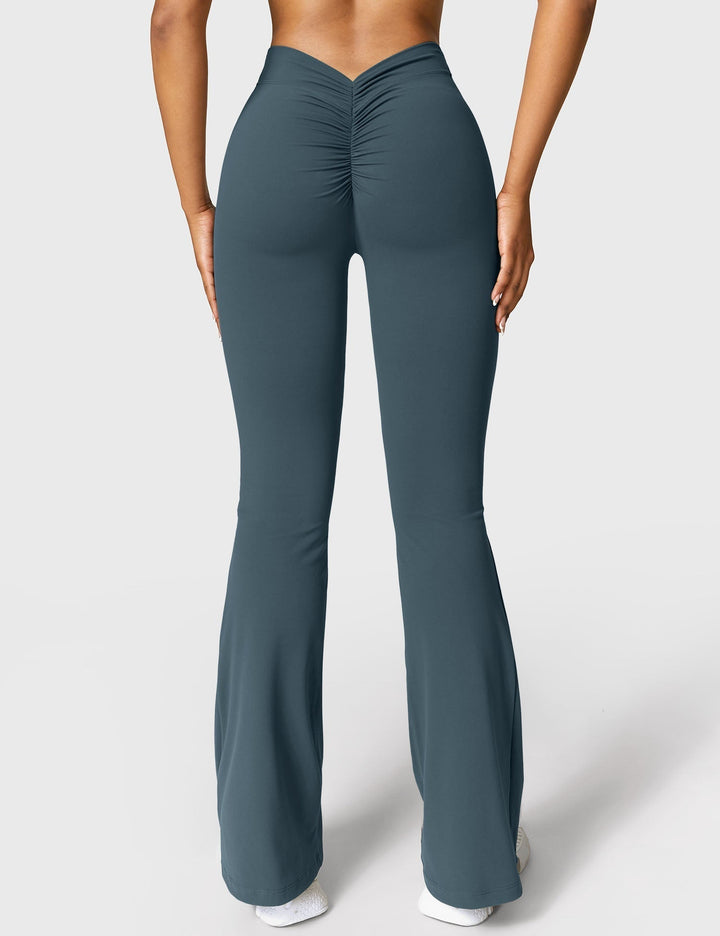 Ausgestellte Leggings mit V-Ausschnitt