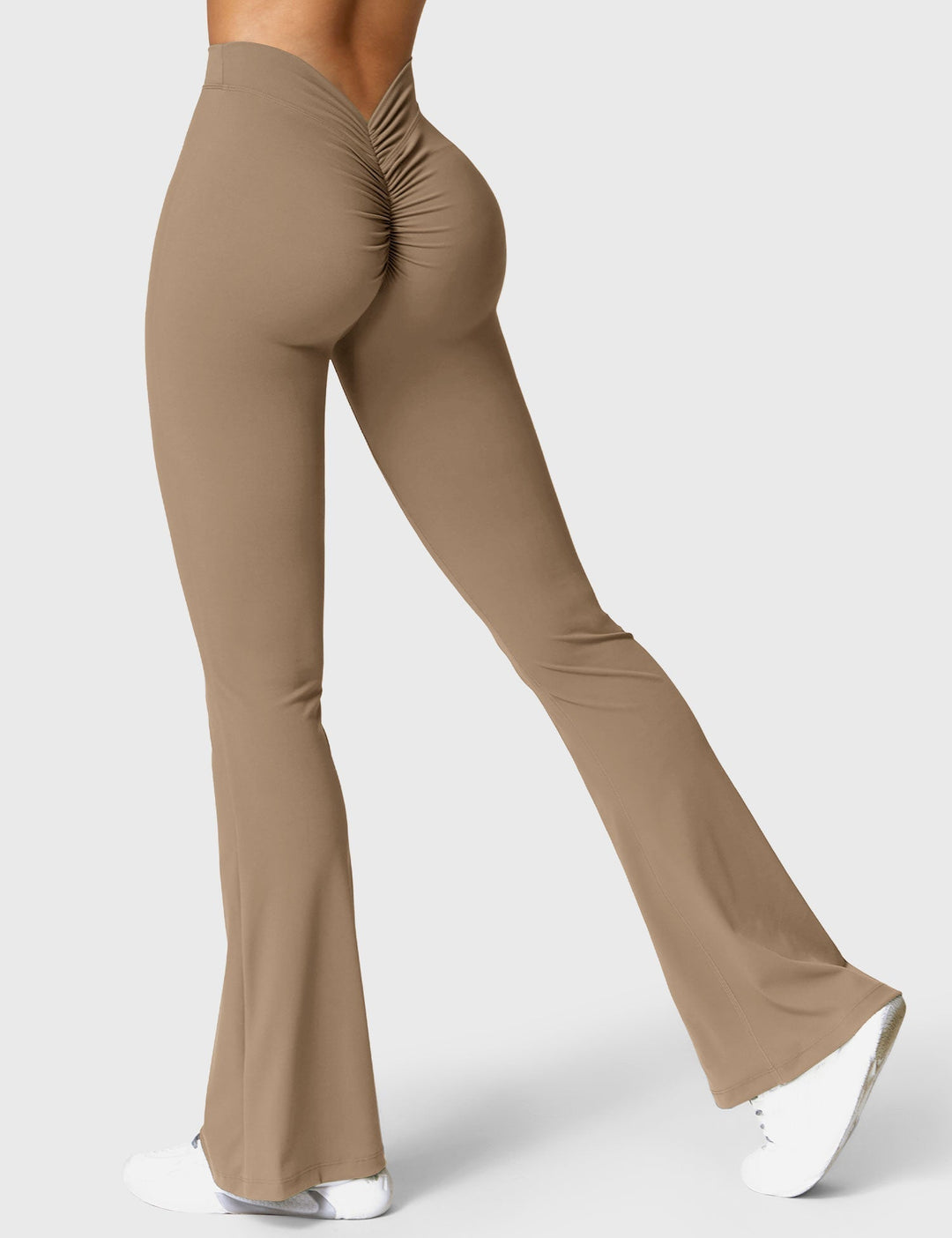 Ausgestellte Leggings mit V-Ausschnitt