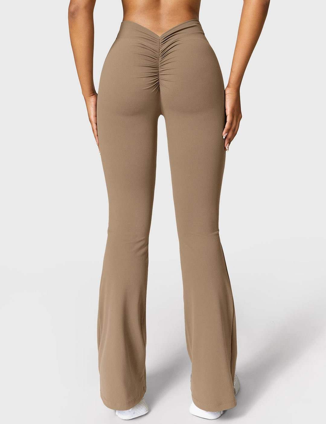 Ausgestellte Leggings mit V-Ausschnitt