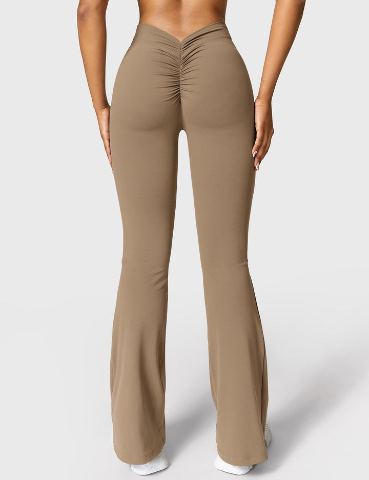 Ausgestellte Leggings mit V-Ausschnitt