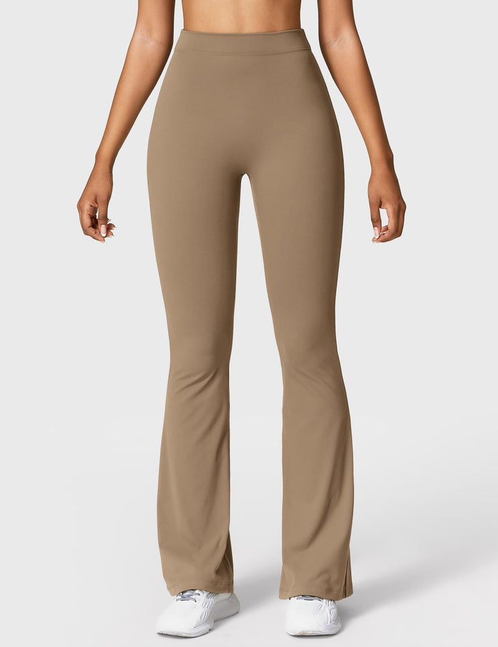 Ausgestellte Leggings mit V-Ausschnitt