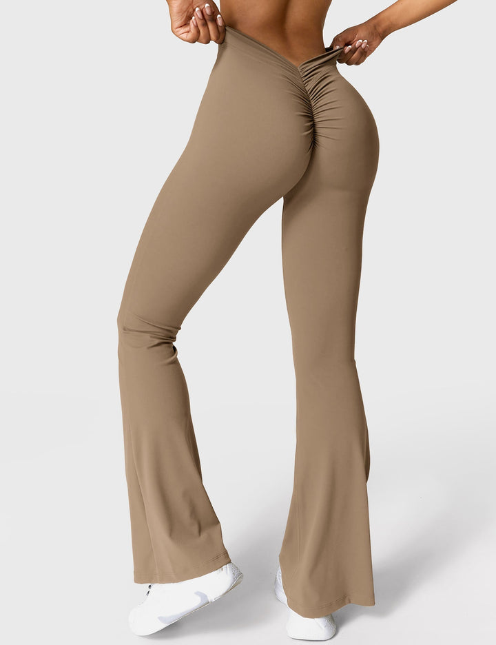 Ausgestellte Leggings mit V-Ausschnitt