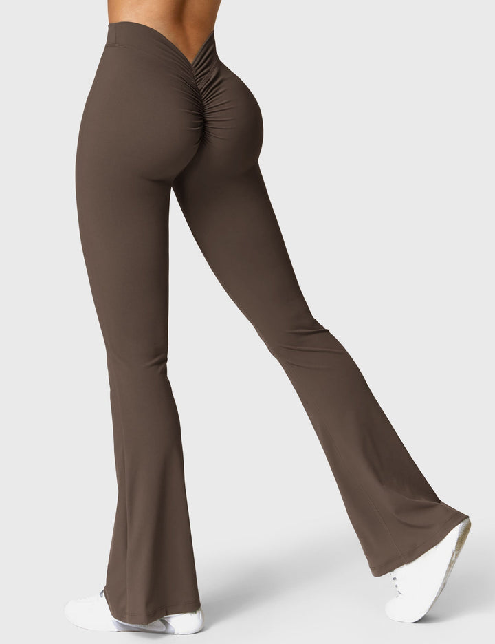 Ausgestellte Leggings mit V-Ausschnitt