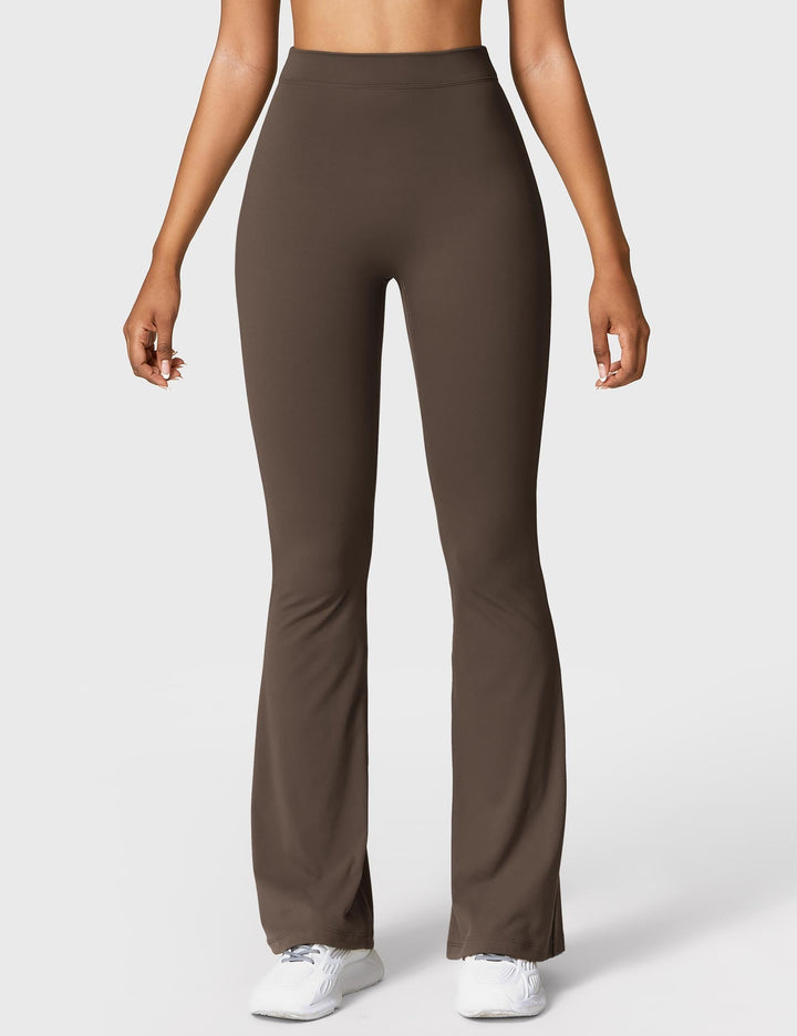 Ausgestellte Leggings mit V-Ausschnitt
