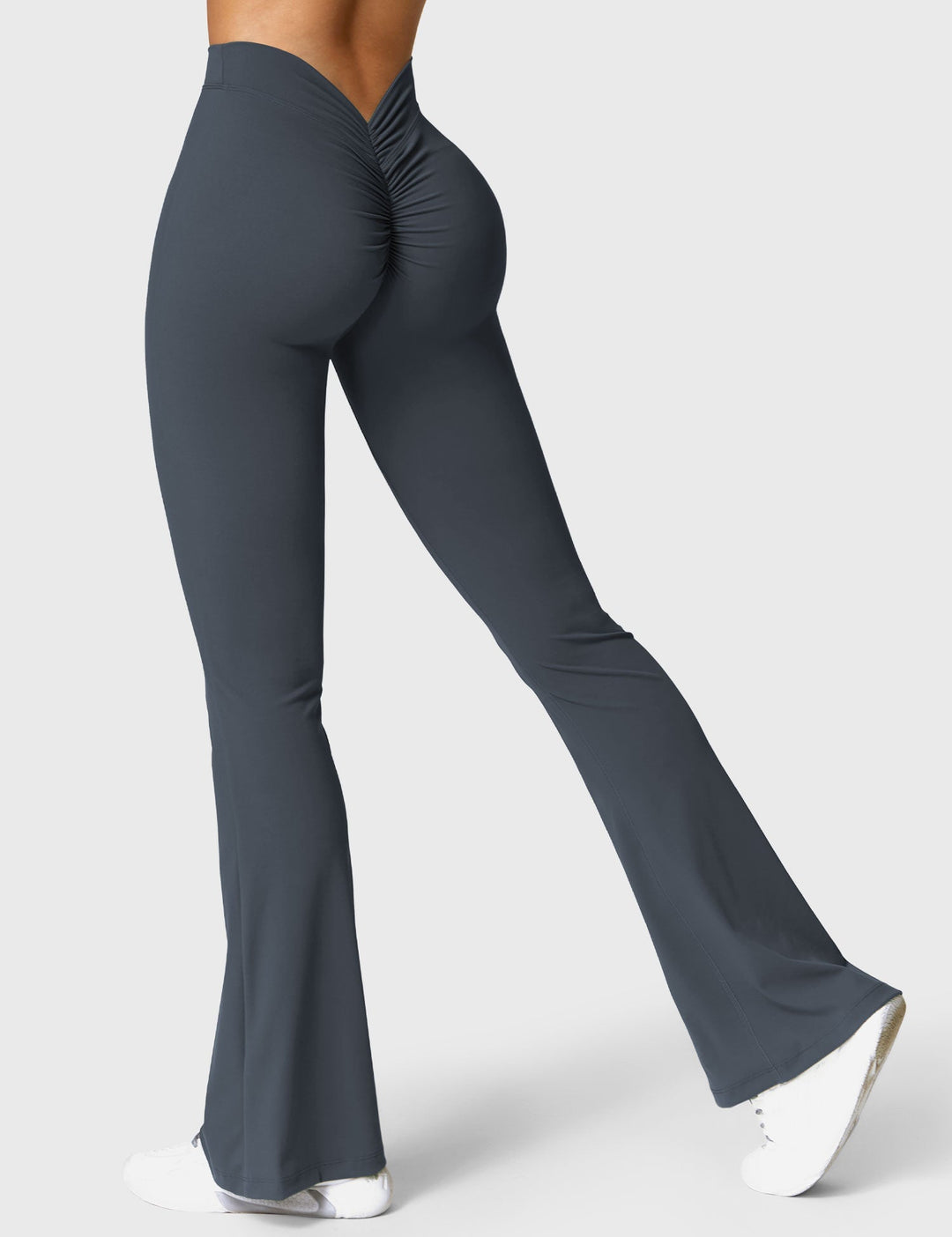 Ausgestellte Leggings mit V-Ausschnitt