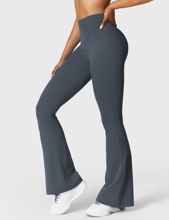 Ausgestellte Leggings mit V-Ausschnitt - Arvani