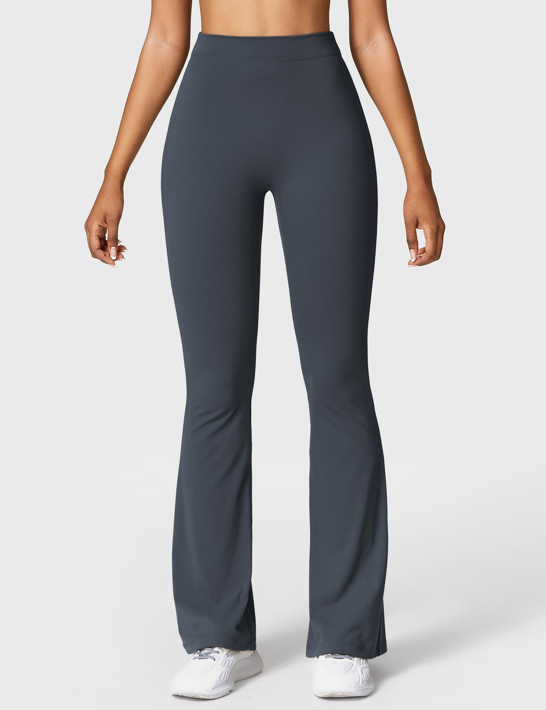 Ausgestellte Leggings mit V-Ausschnitt