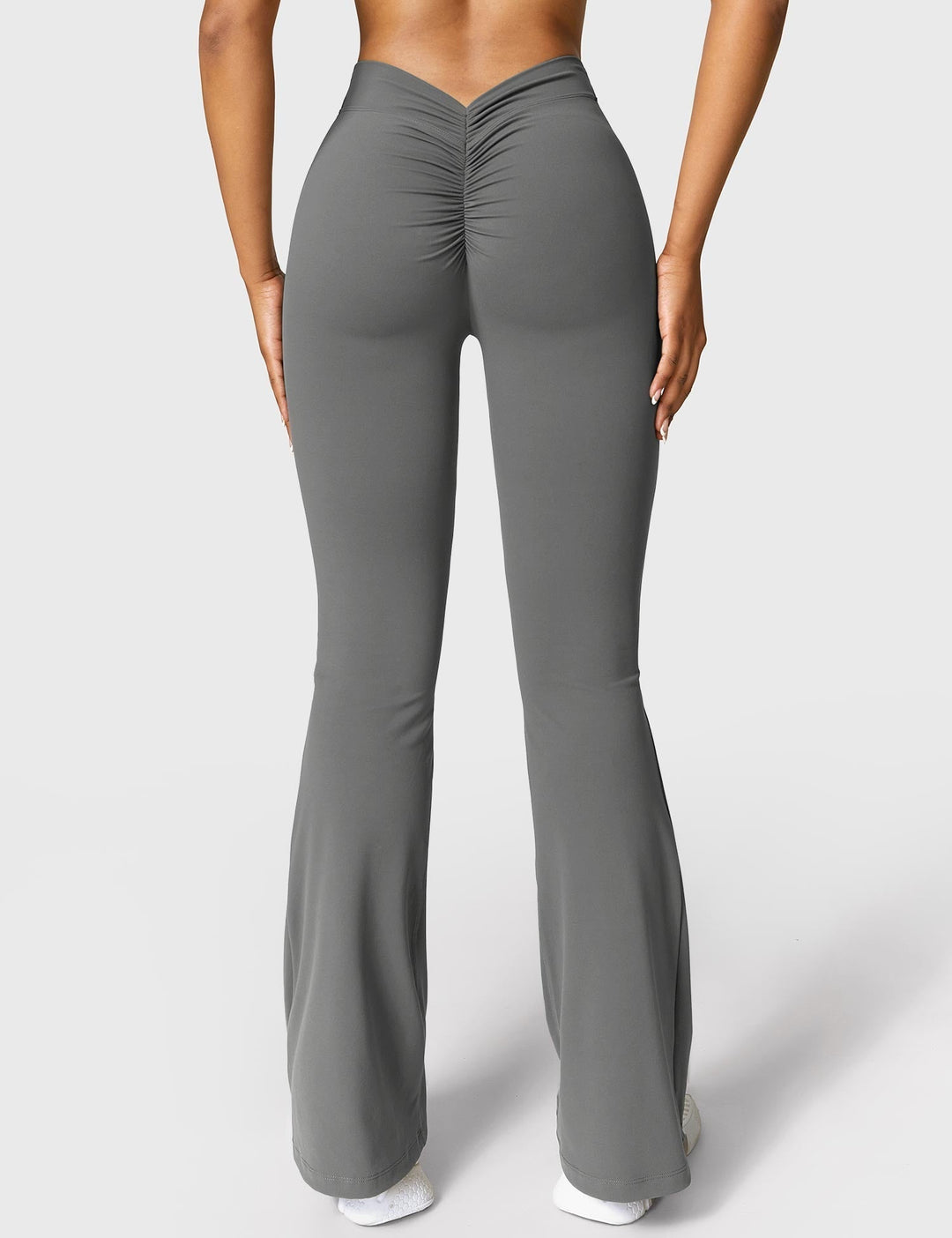 Ausgestellte Leggings mit V-Ausschnitt