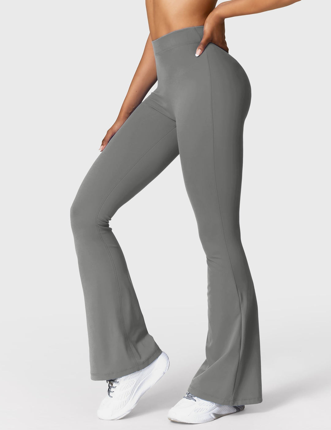 Ausgestellte Leggings mit V-Ausschnitt