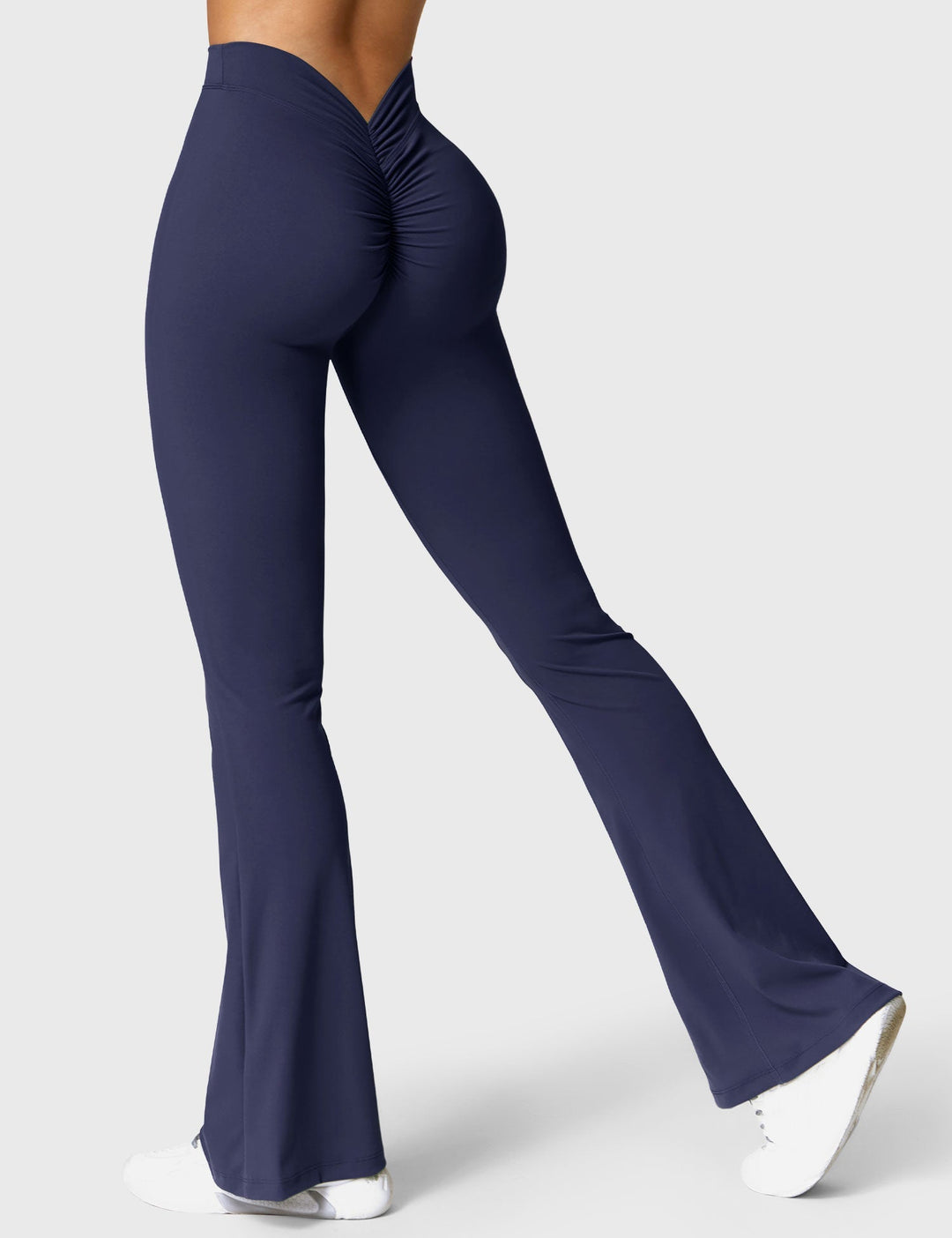 Ausgestellte Leggings mit V-Ausschnitt