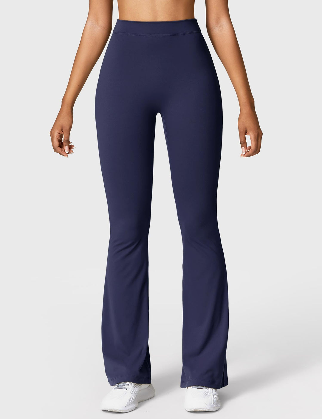 Ausgestellte Leggings mit V-Ausschnitt
