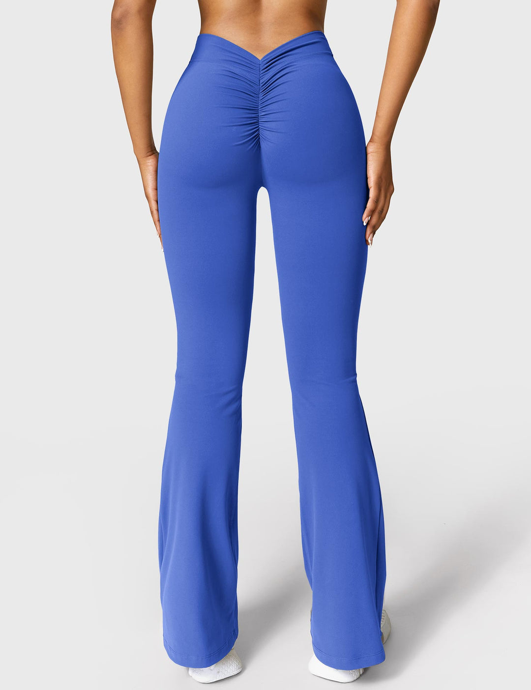 Ausgestellte Leggings mit V-Ausschnitt