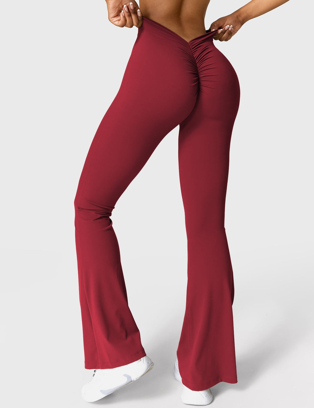 Ausgestellte Leggings mit V-Ausschnitt