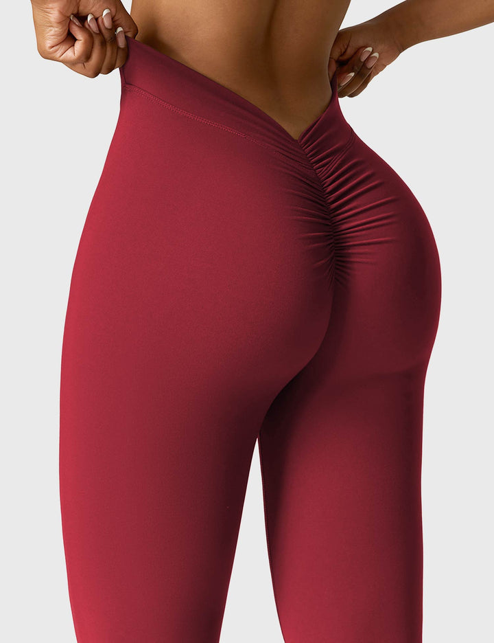 Ausgestellte Leggings mit V-Ausschnitt