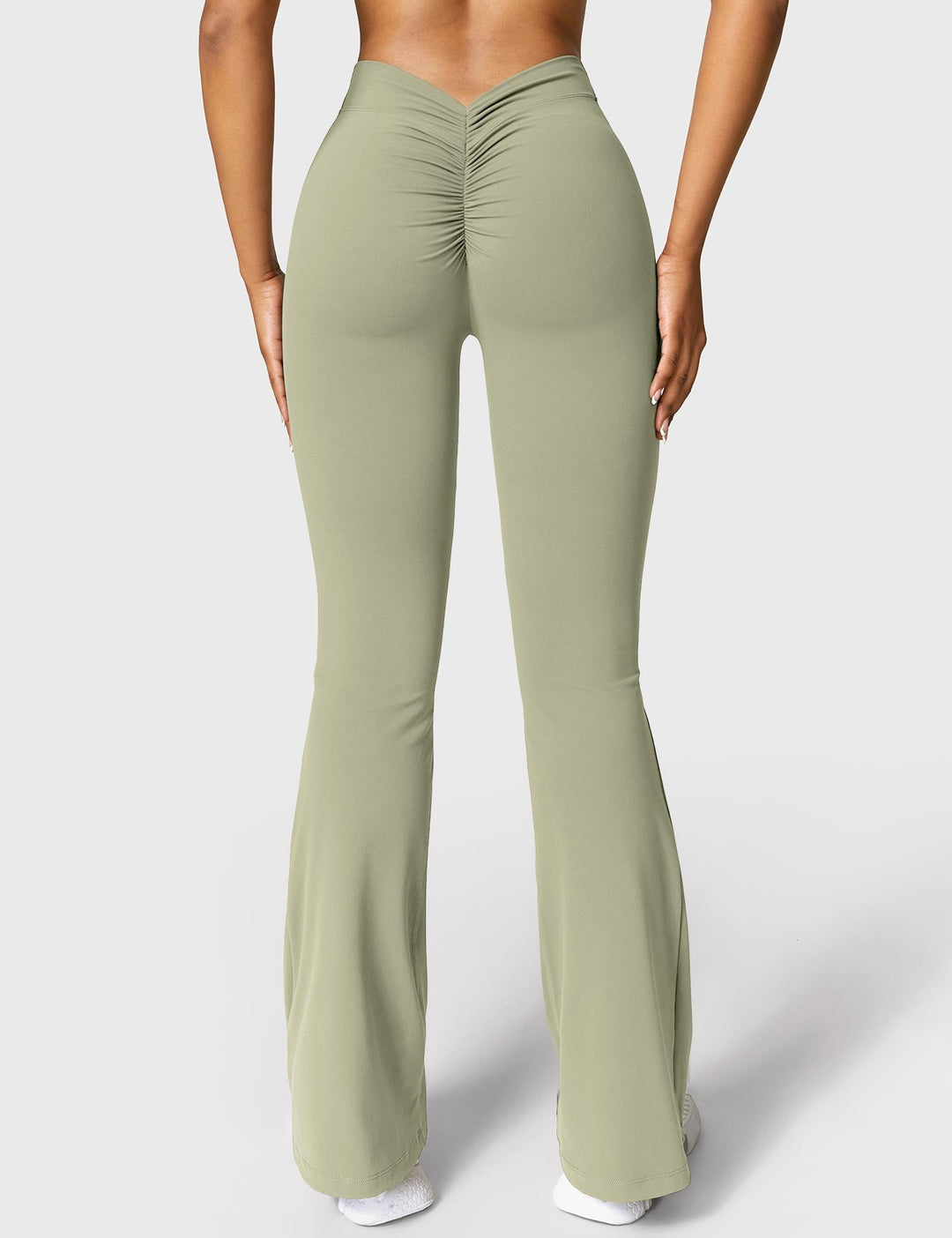 Ausgestellte Leggings mit V-Ausschnitt