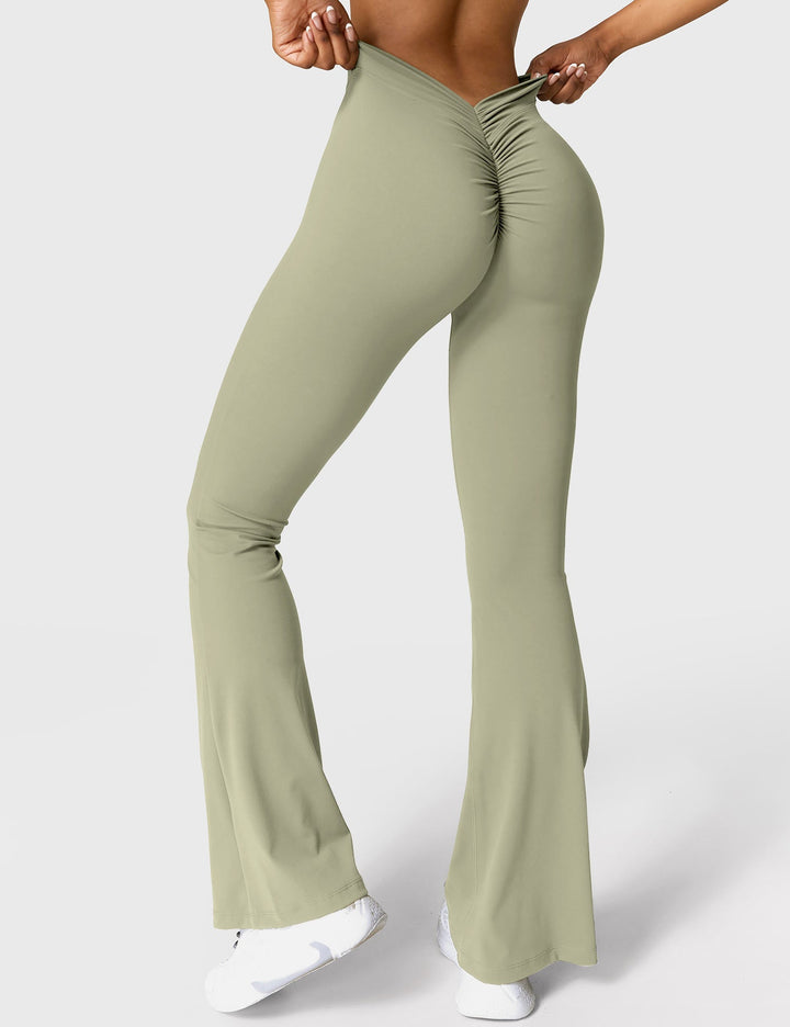 Ausgestellte Leggings mit V-Ausschnitt
