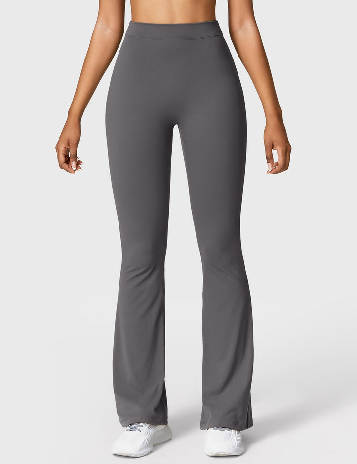 Ausgestellte Leggings mit V-Ausschnitt