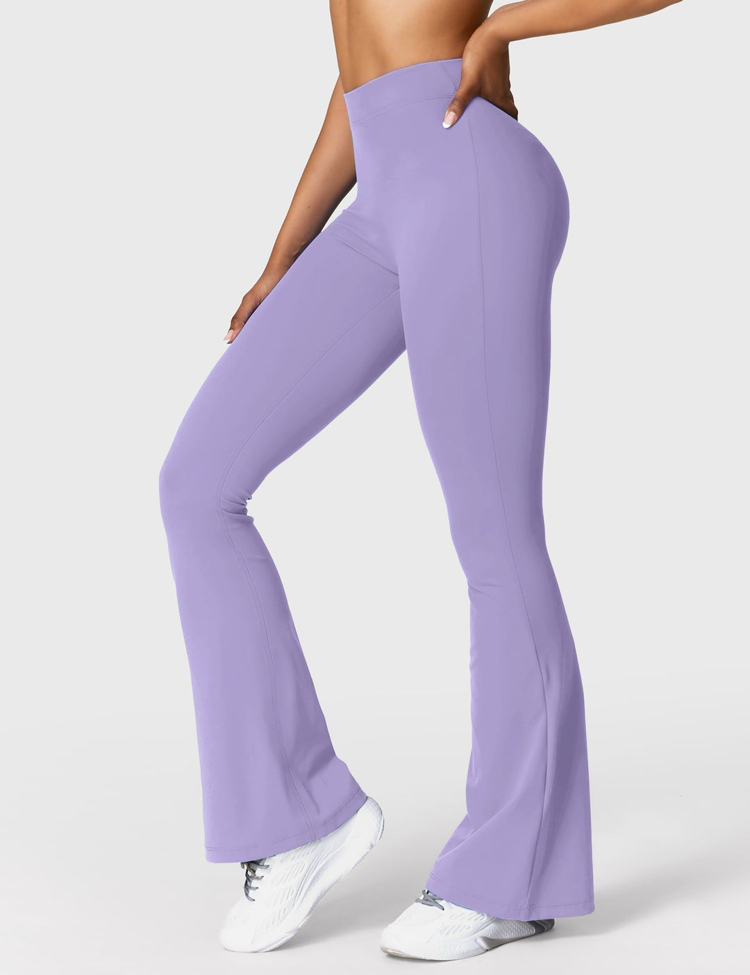 Ausgestellte Leggings mit V-Ausschnitt