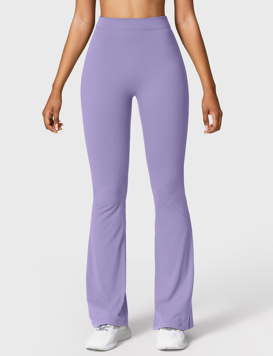 Ausgestellte Leggings mit V-Ausschnitt